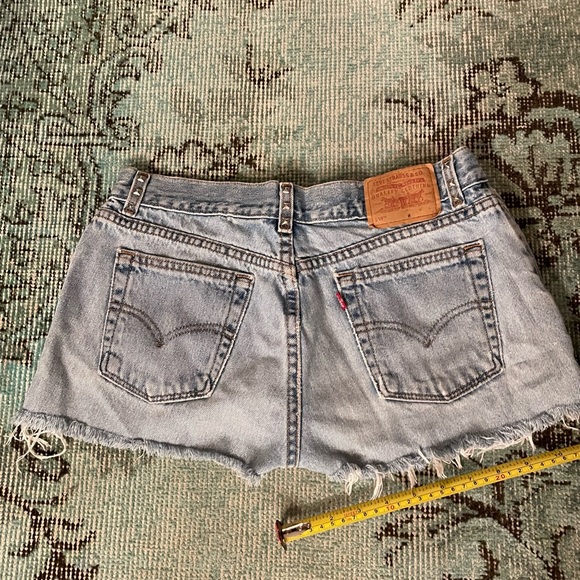 Levi’s 516 studded jean shorts - perfectly worn in! - Picture 2 of 7
